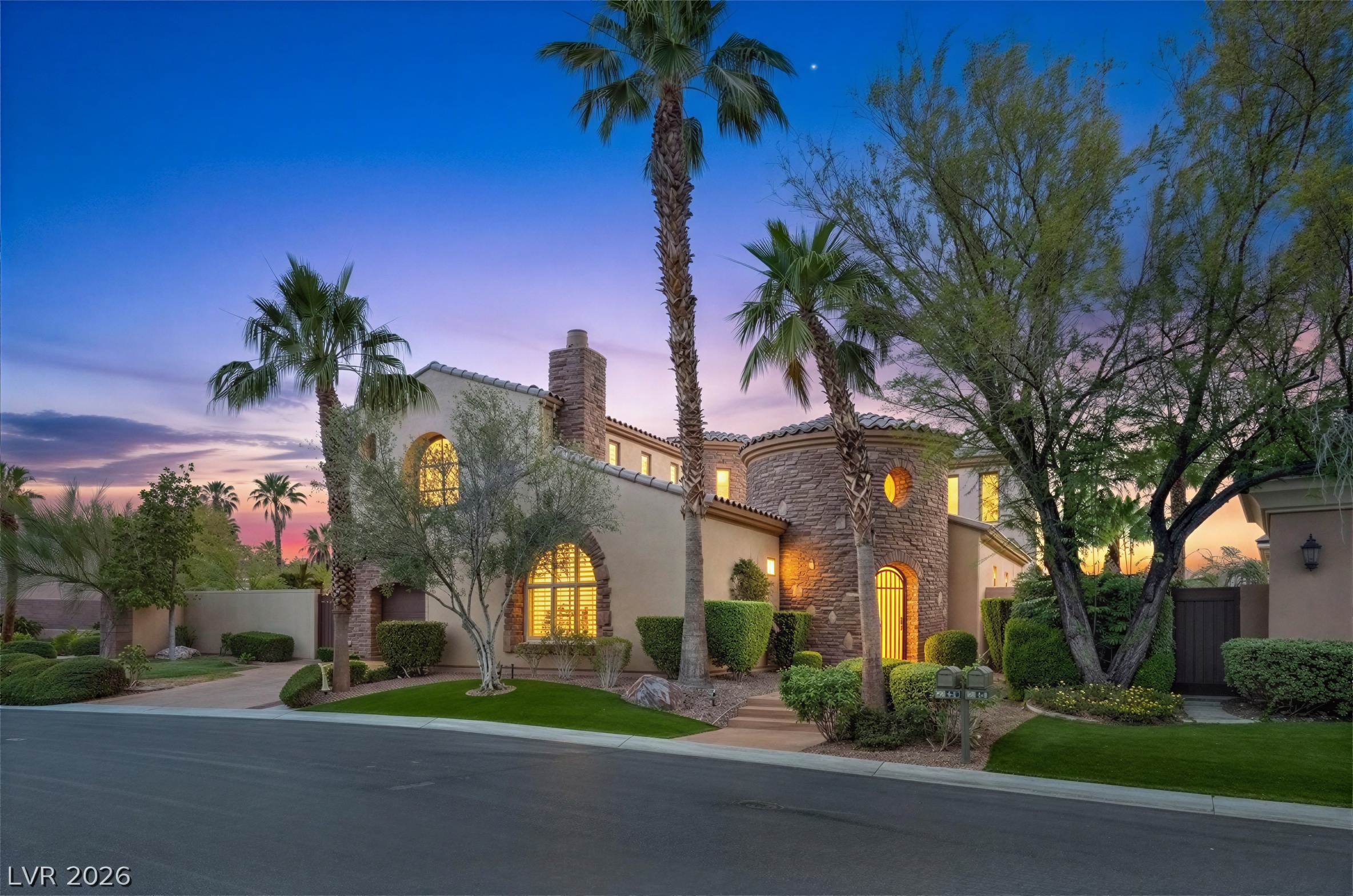 2490 Turtle Head Peak Dr — interior