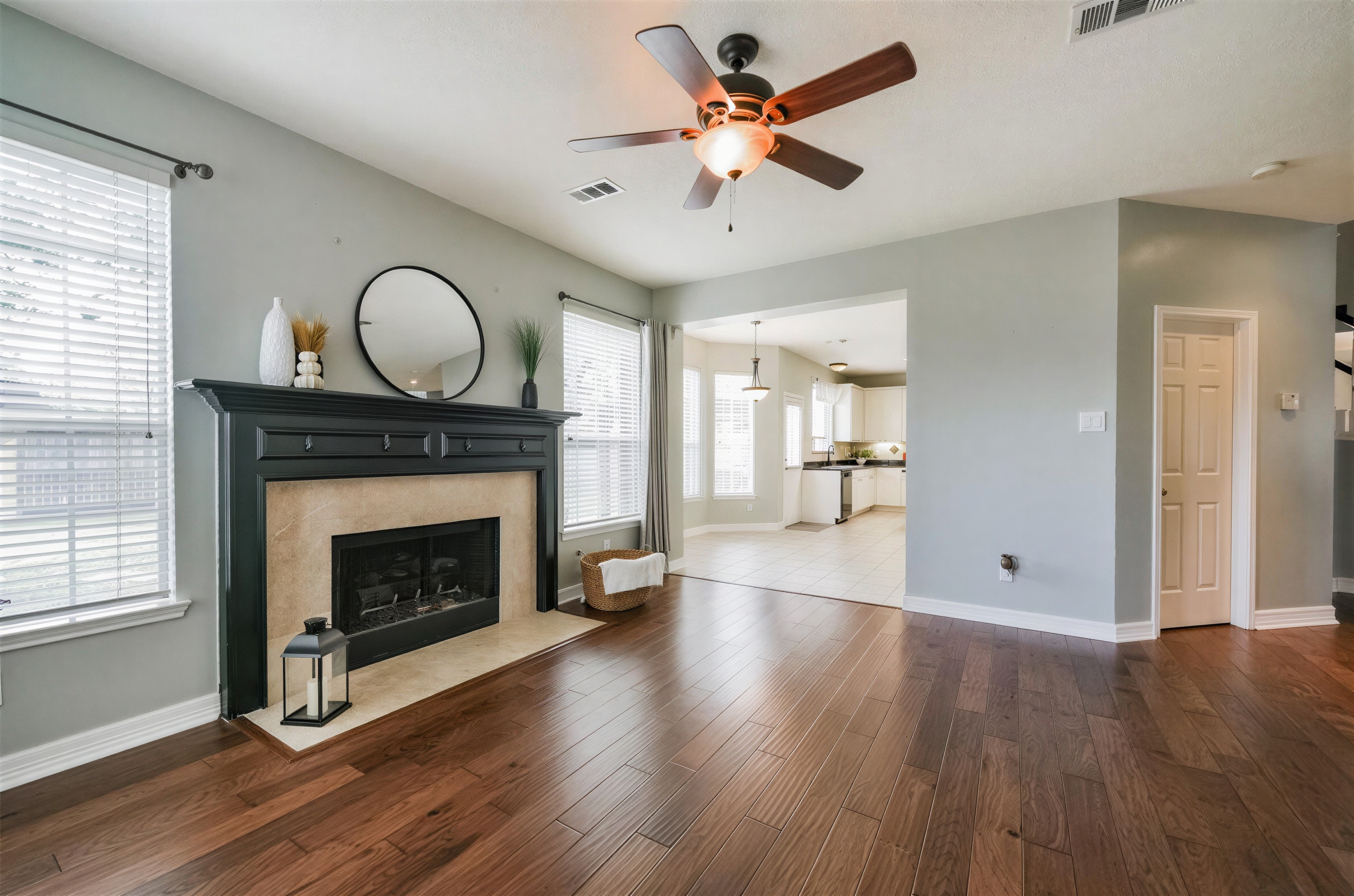 2413 Piney Woods Dr — exterior