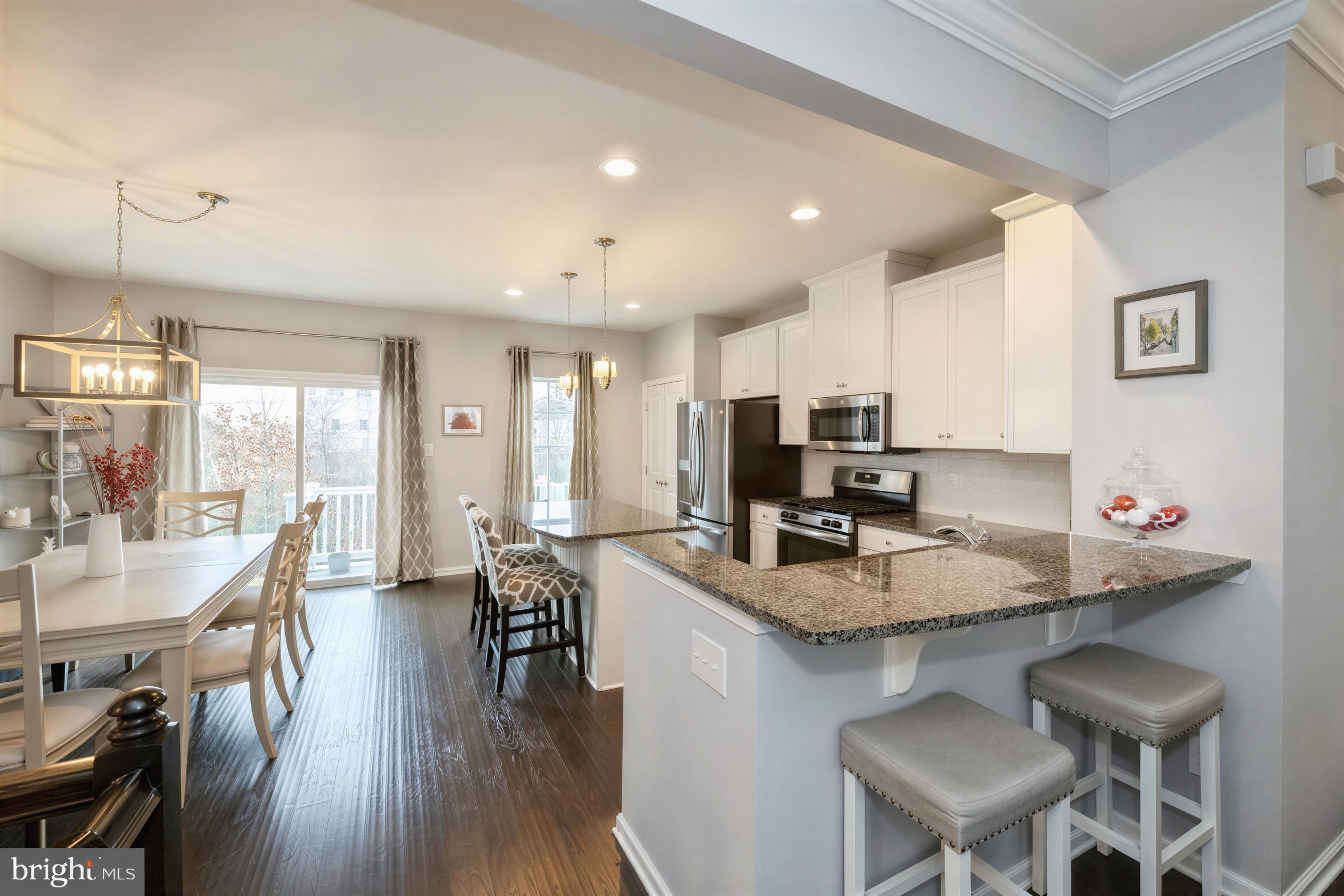 807 Bayside Ct — exterior