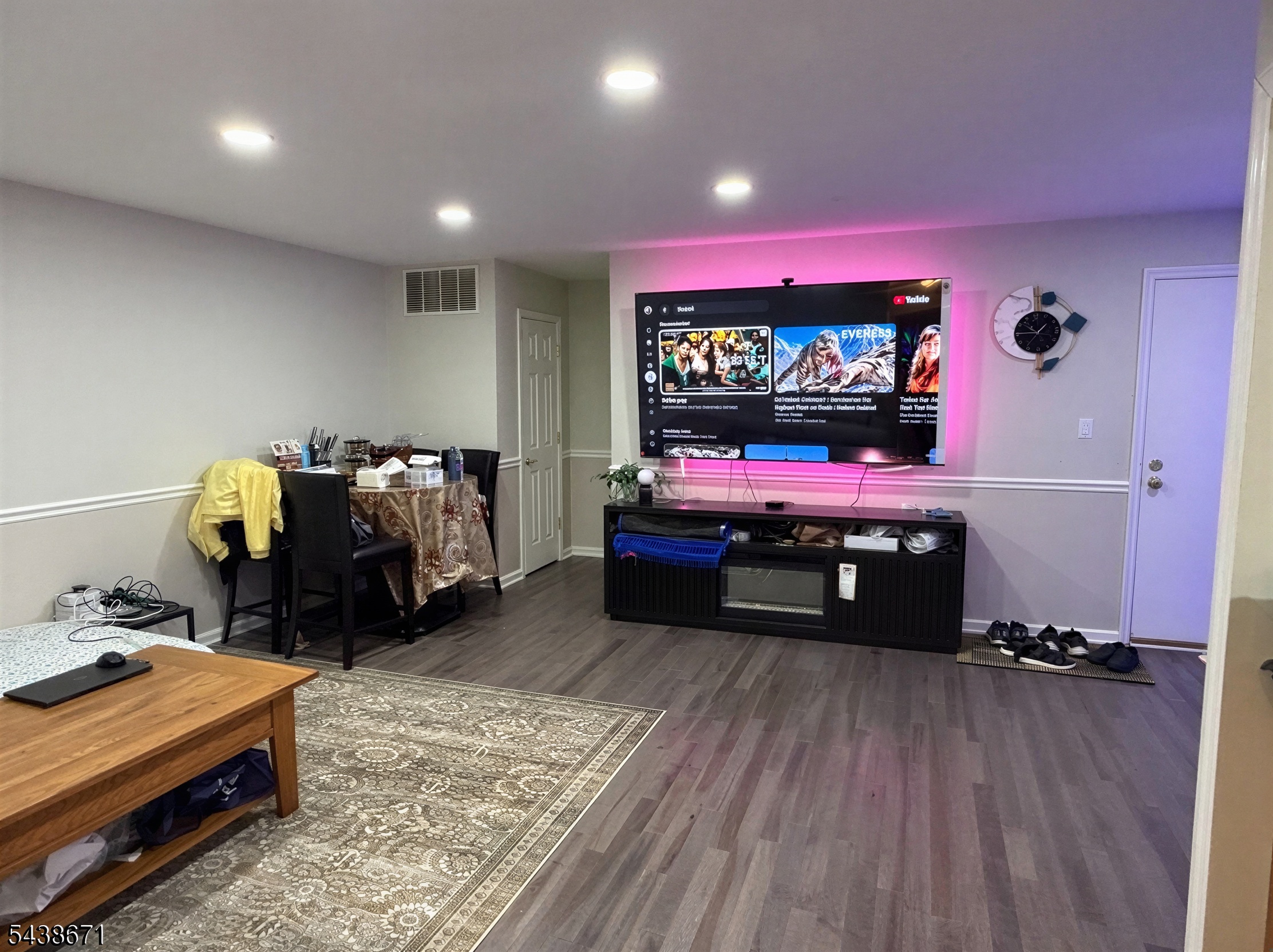 911 Yorkshire Dr — interior