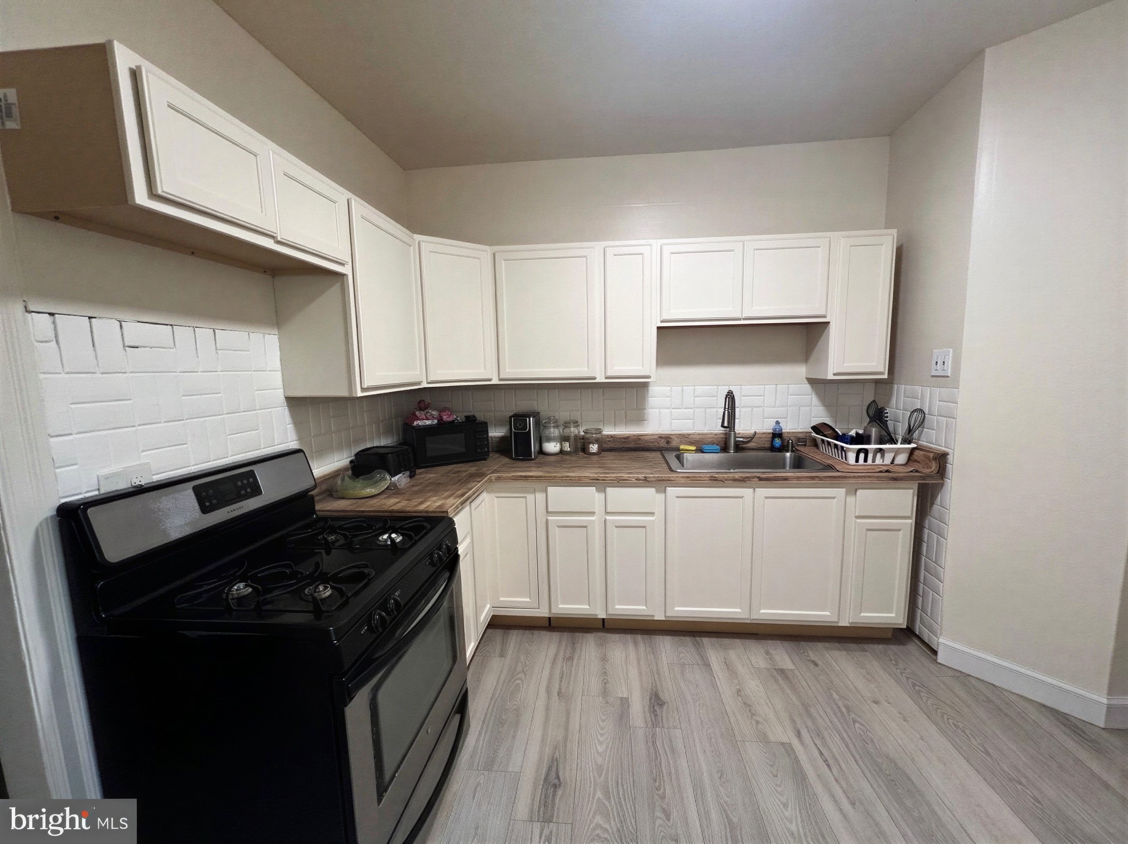 5118 Saul St — interior