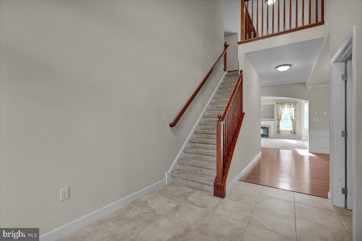 1004 Helm Ln — photo 4