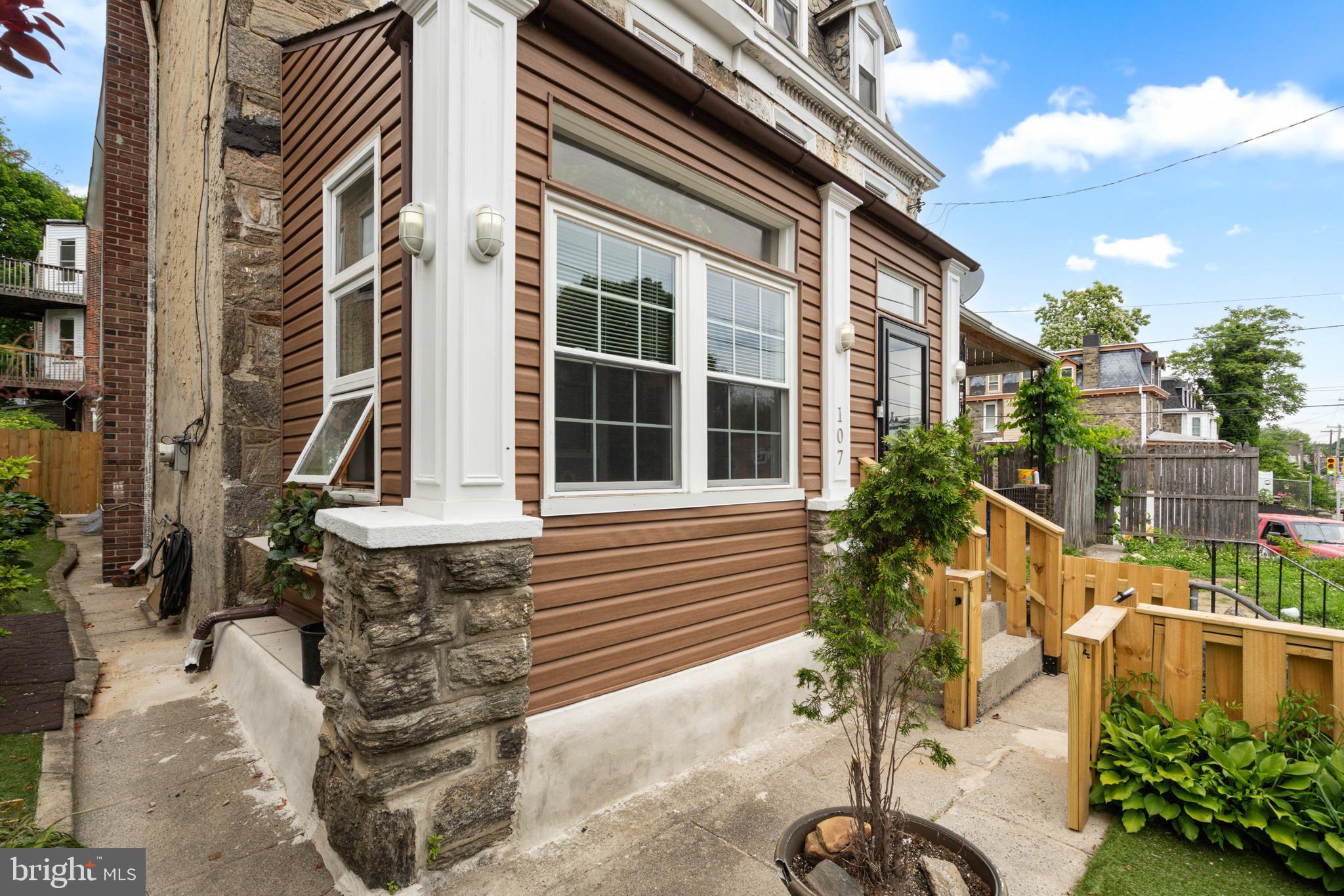 107 W Seymour St — photo 4