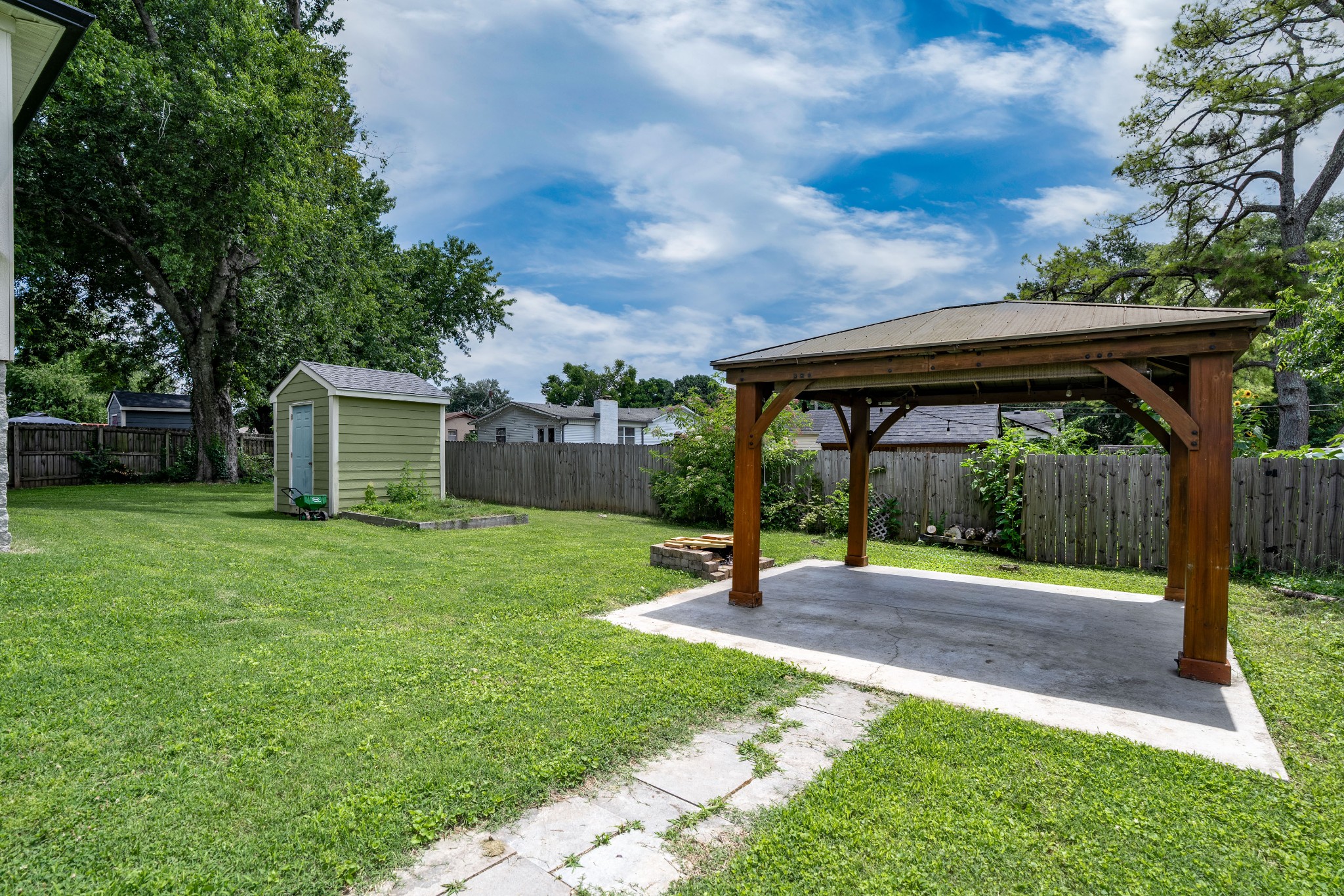 110 Bradford Dr — photo 4