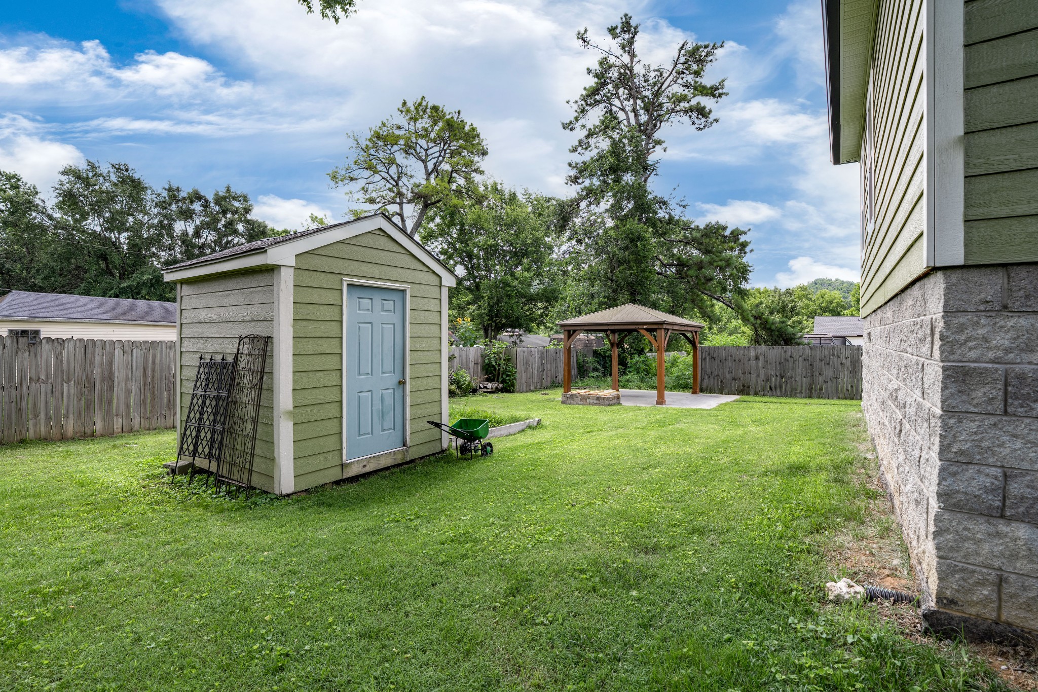 110 Bradford Dr — photo 5