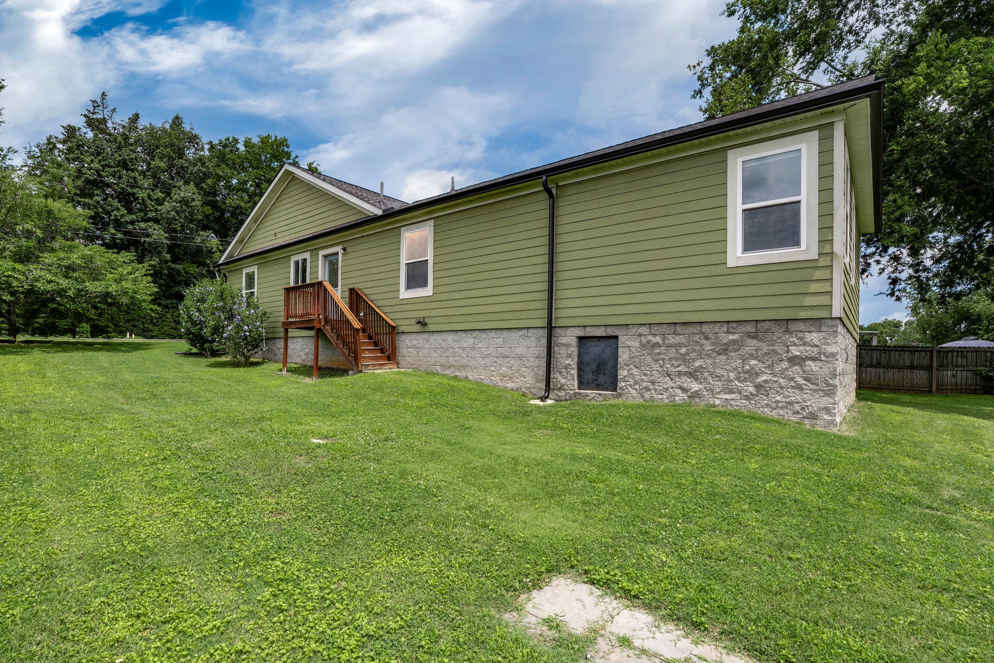 110 Bradford Dr — photo 6