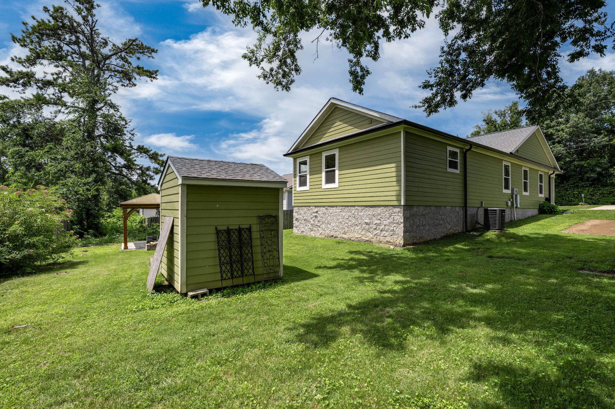 110 Bradford Dr — photo 7