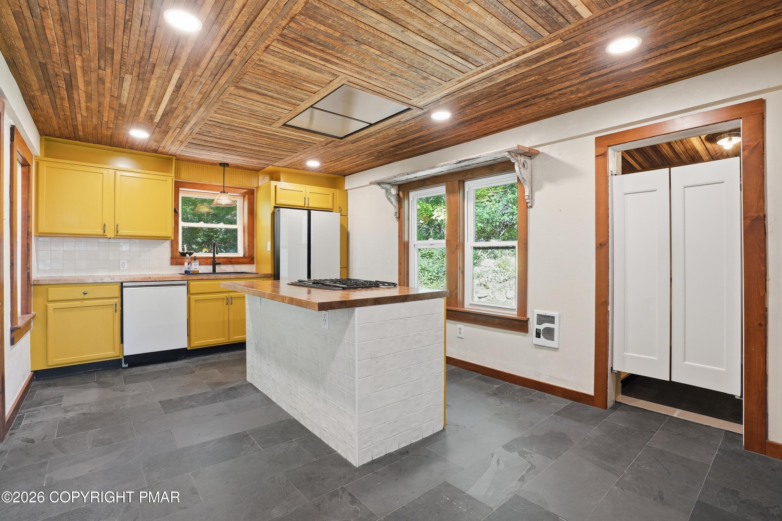 120 Hidden Hollow Ln — exterior