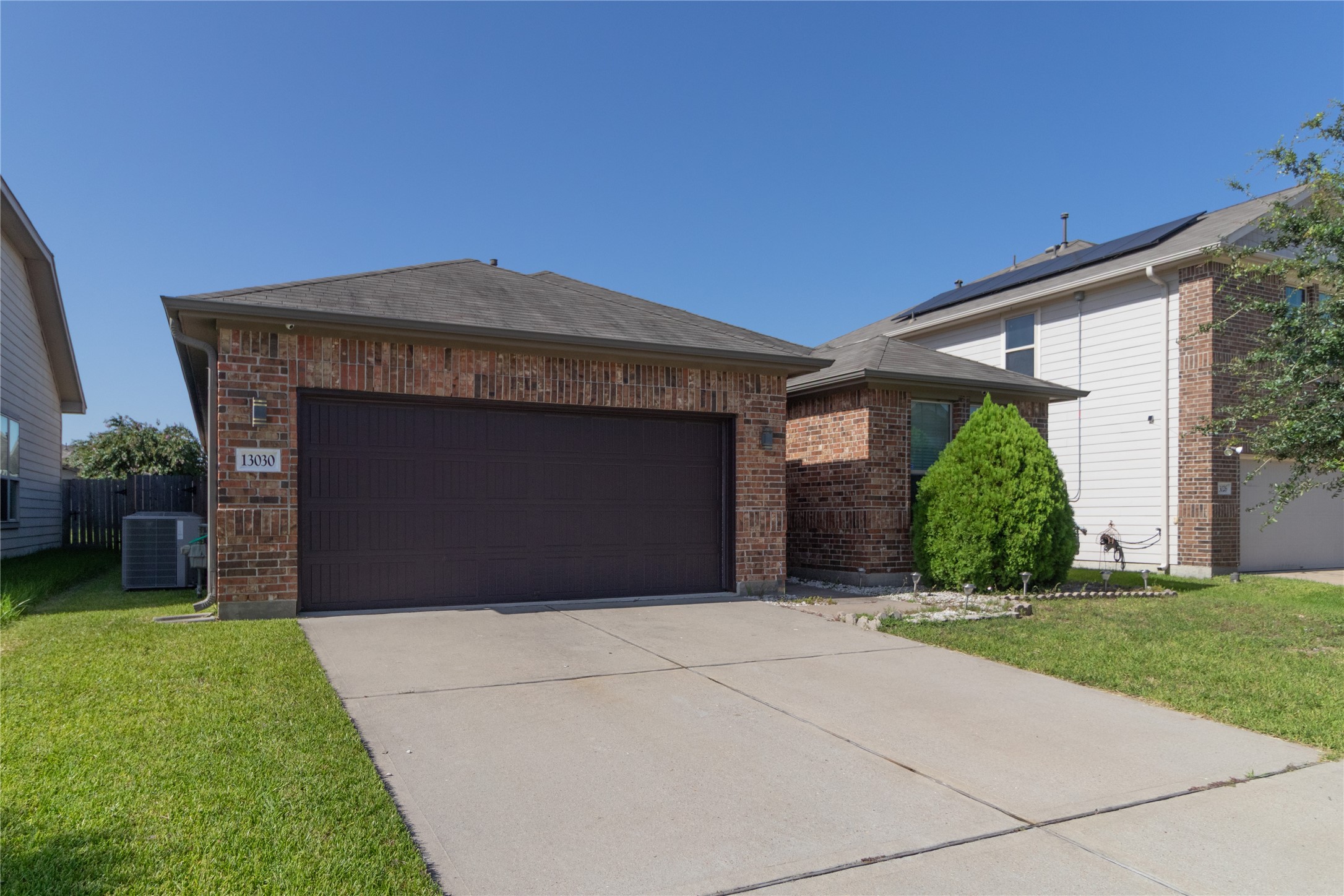 13030 Larriston Ln — detail