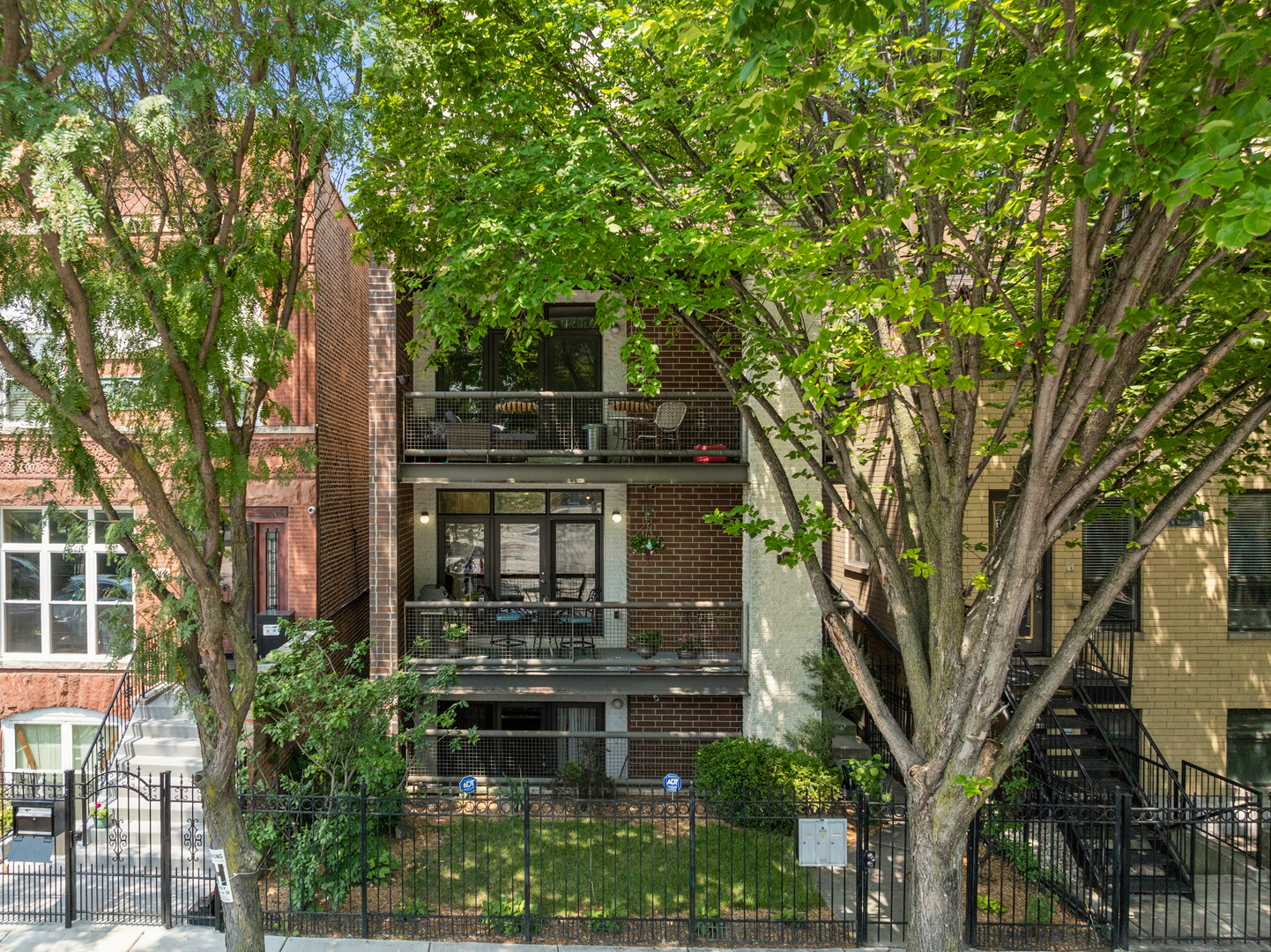 1646 W Warren Blvd #1 — interior