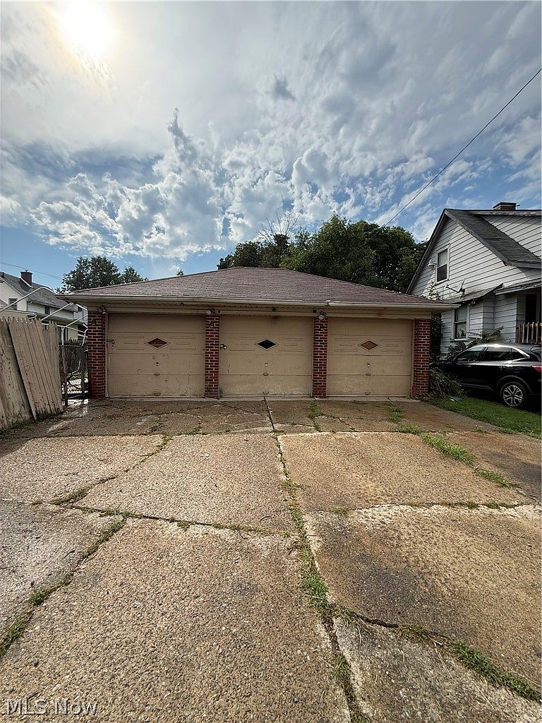 16727 Grovewood Ave — photo 4