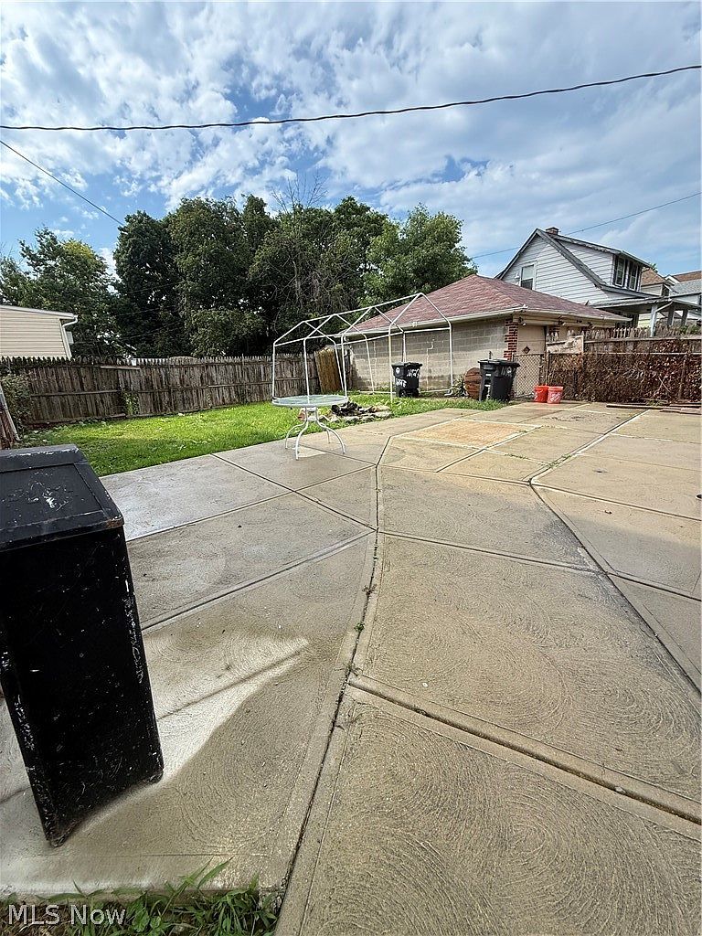 16727 Grovewood Ave — photo 6