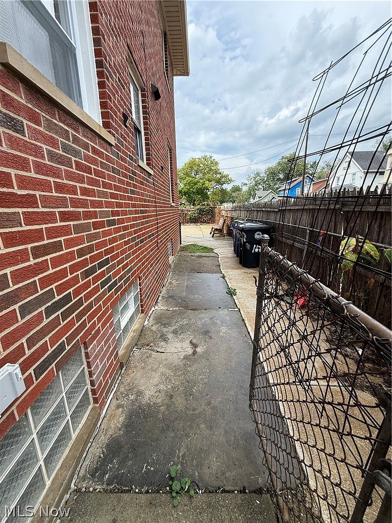16727 Grovewood Ave — photo 7