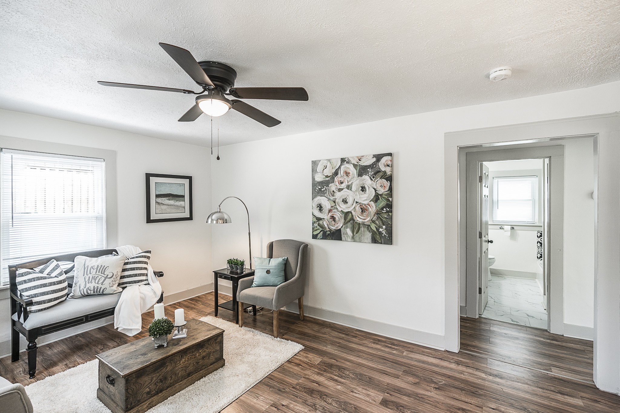 187 W Hite St — interior