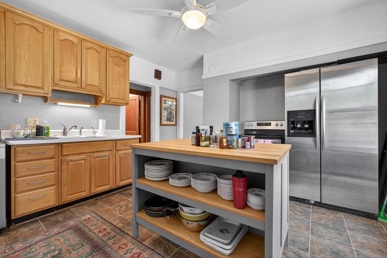 2029 W Donges Bay Rd #2031 — photo 3