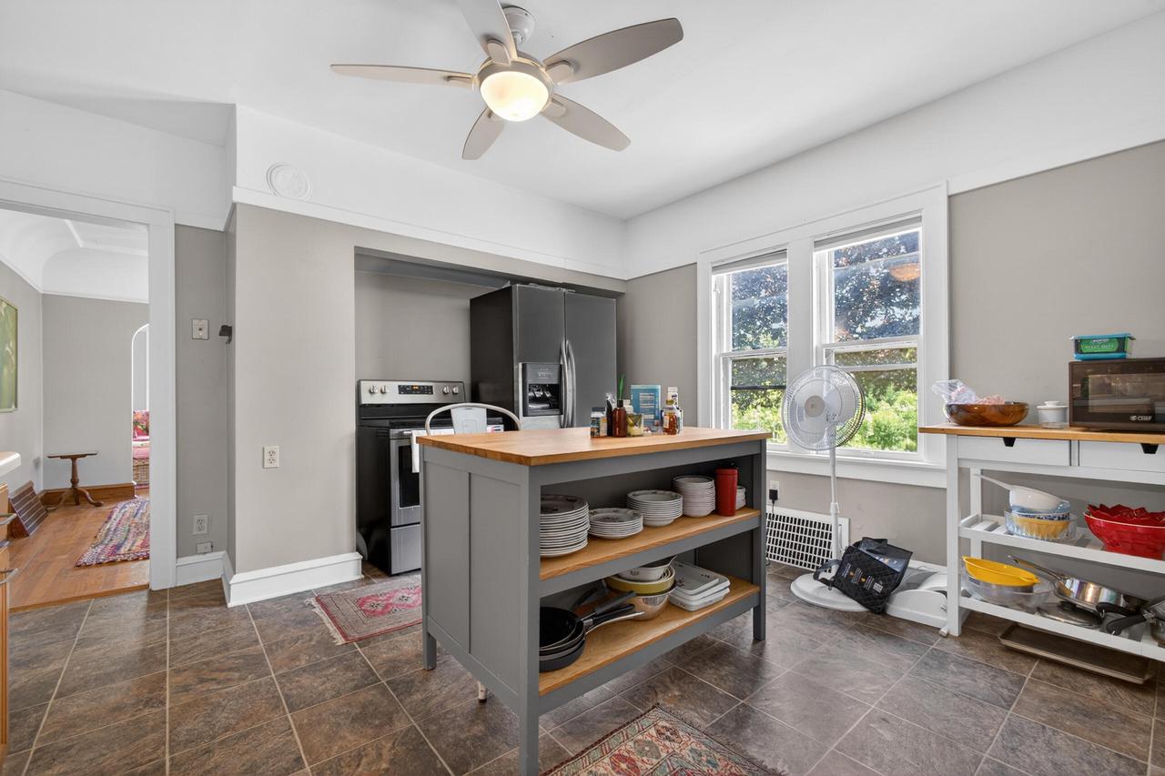 2029 W Donges Bay Rd #2031 — photo 4
