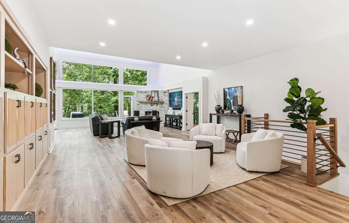 297 Fairview Ct — exterior