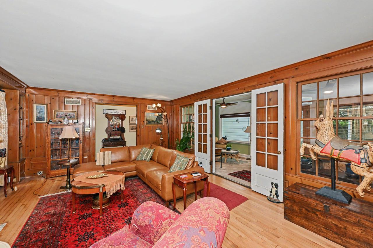 3123 W Grange Ave — interior