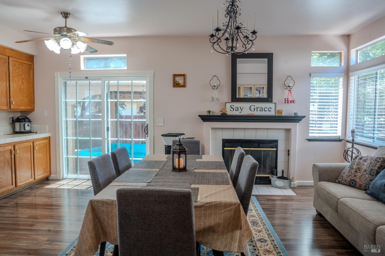 348 Samantha Pl — exterior