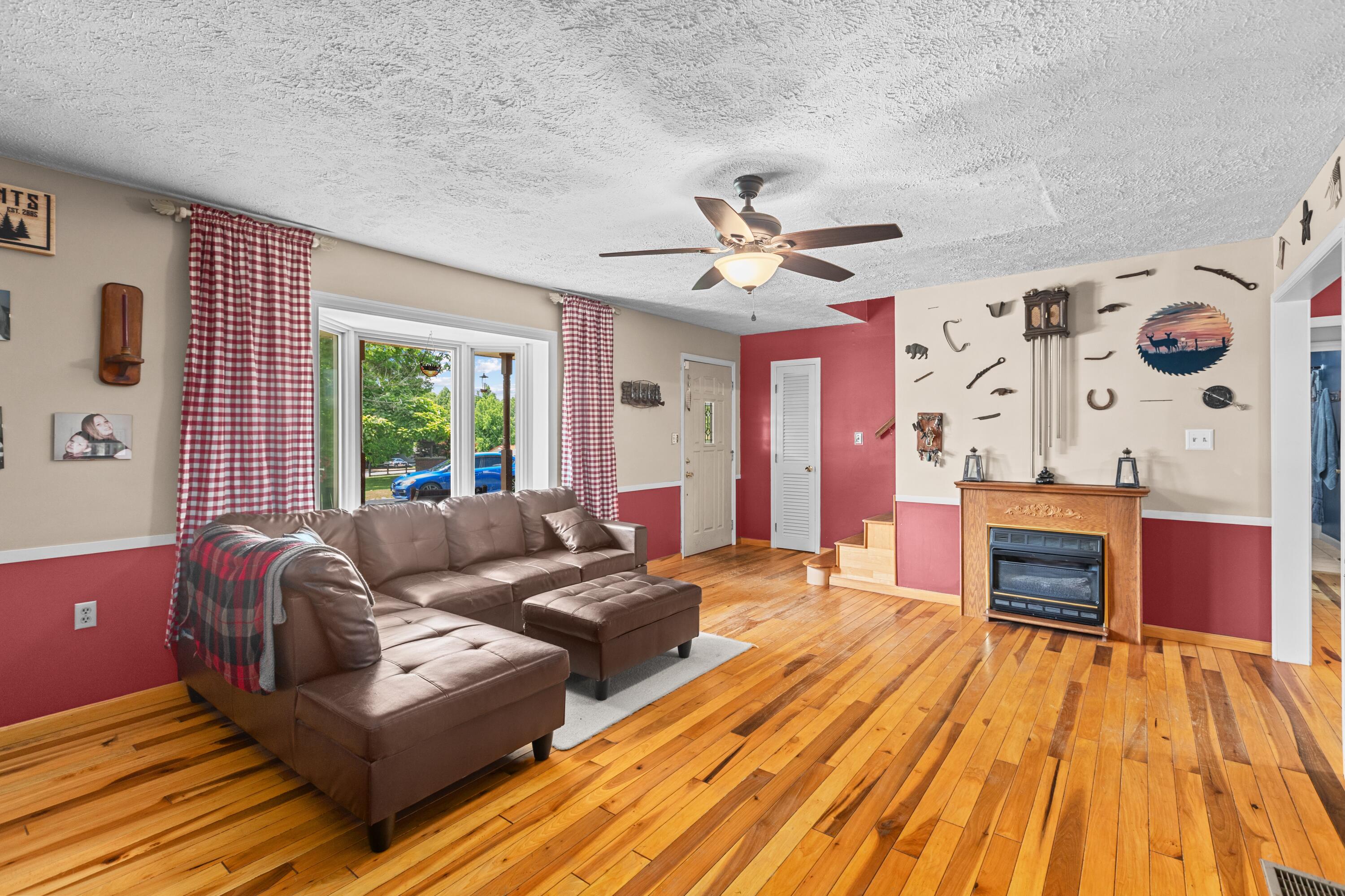 3695 Tarr Ridge Rd — detail