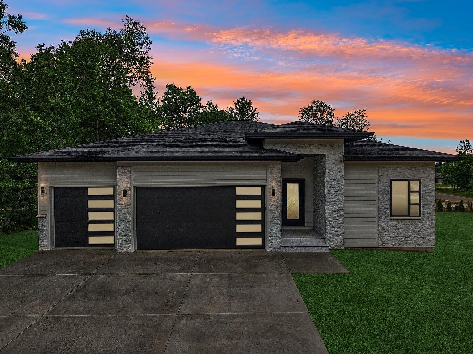 386 Oakbrook Dr