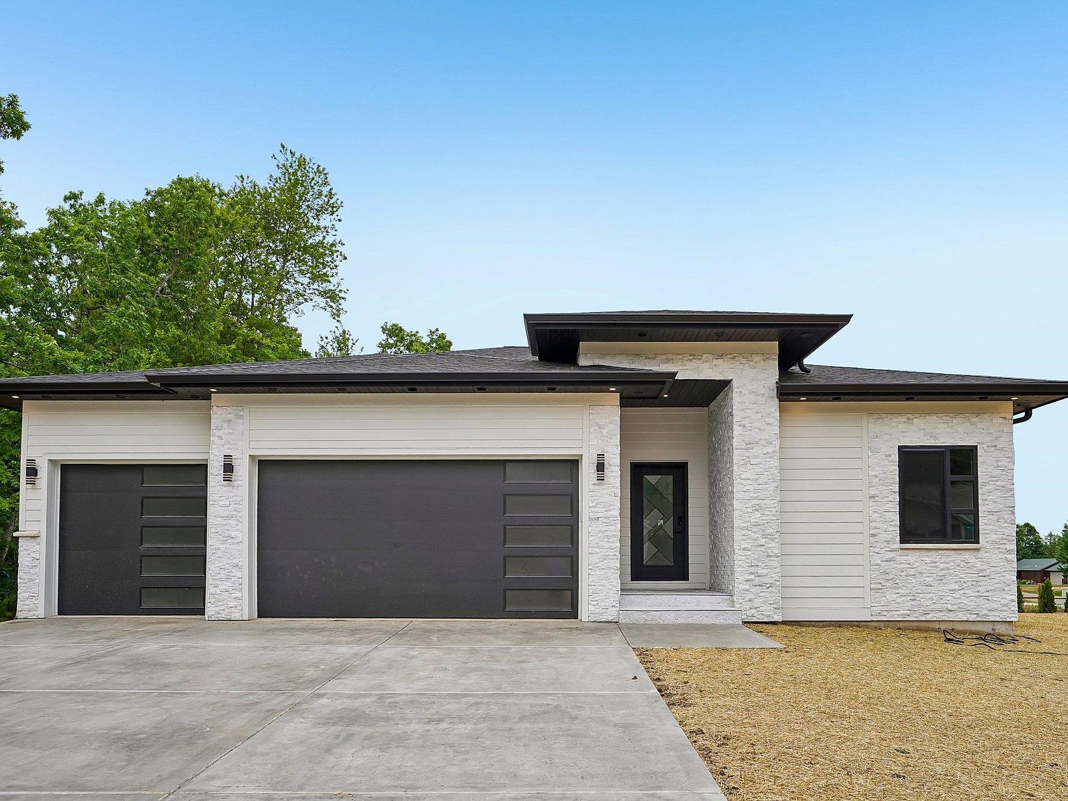 386 Oakbrook Dr — interior