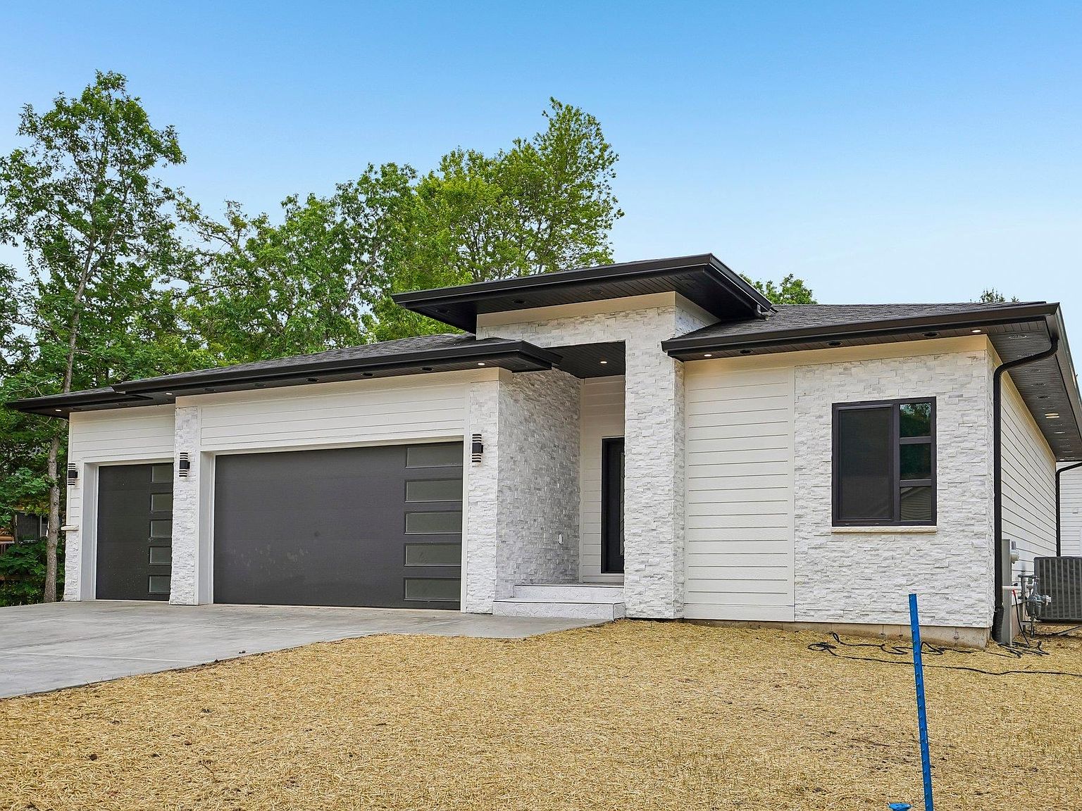 386 Oakbrook Dr — detail