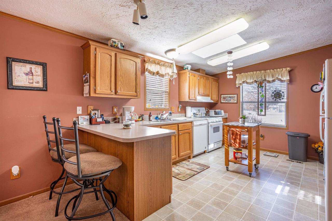399 Oakbrook Dr — photo 6