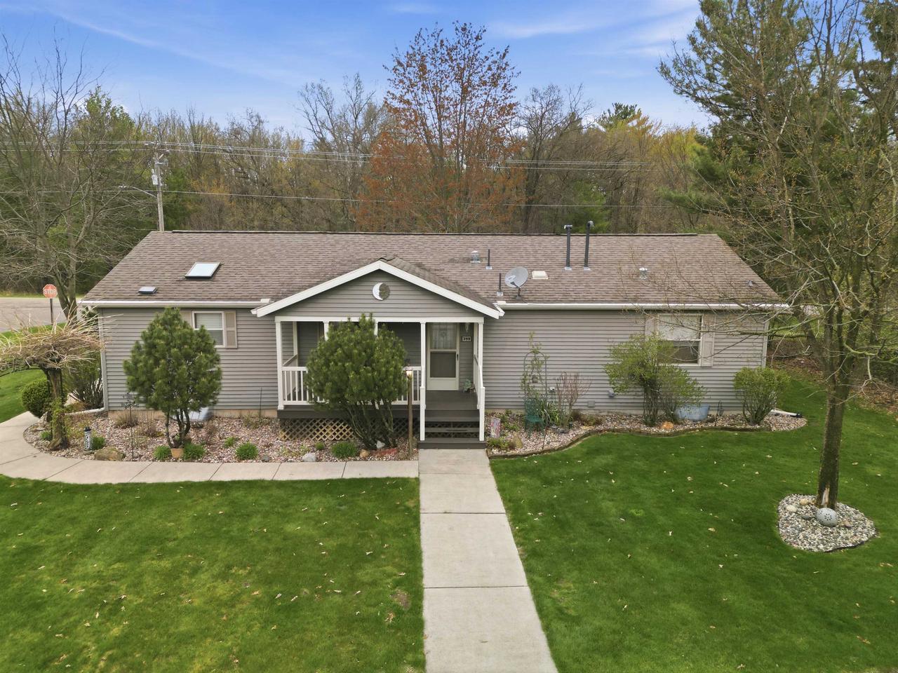 399 Oakbrook Dr — photo 2