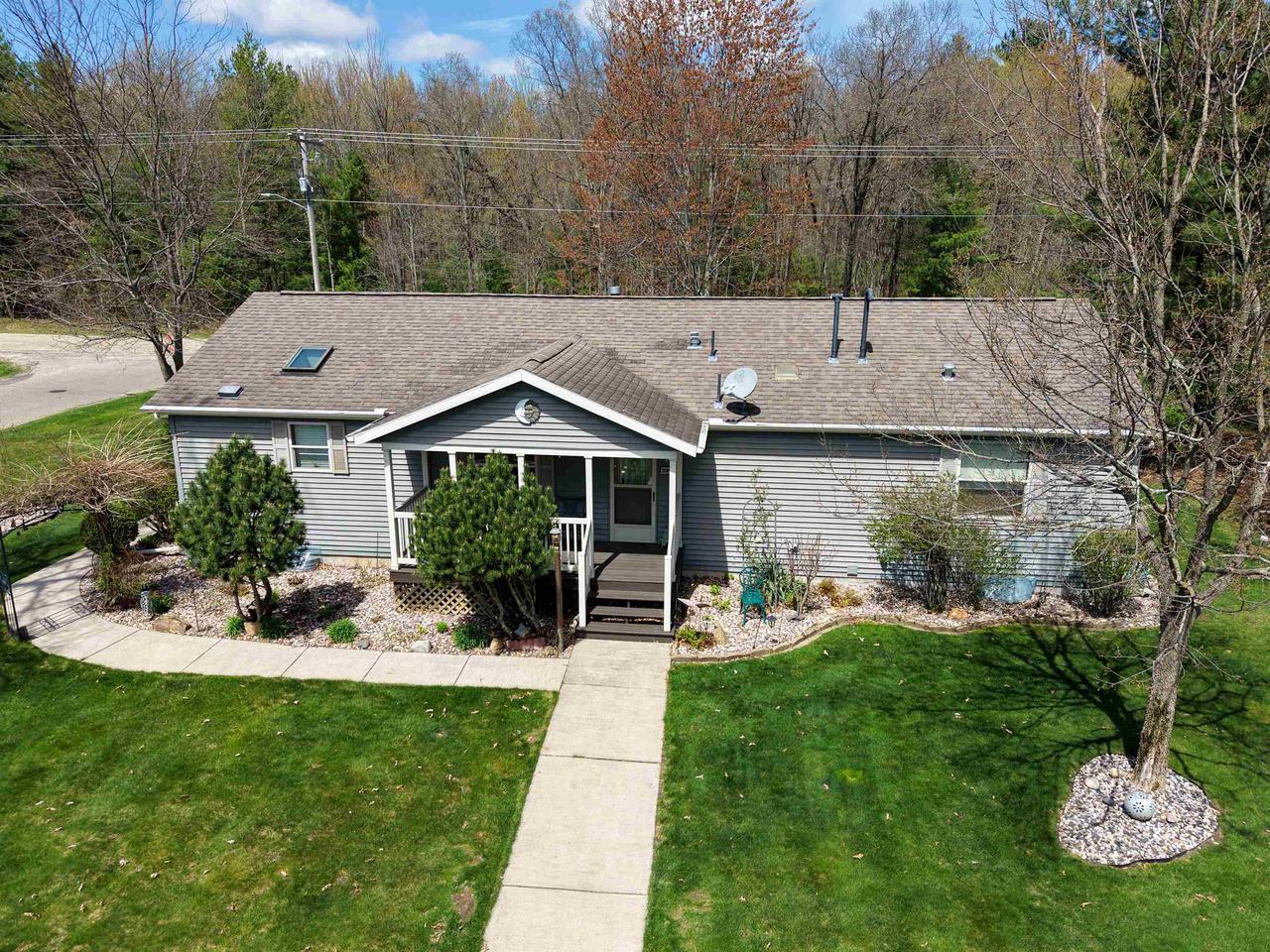 399 Oakbrook Dr — detail