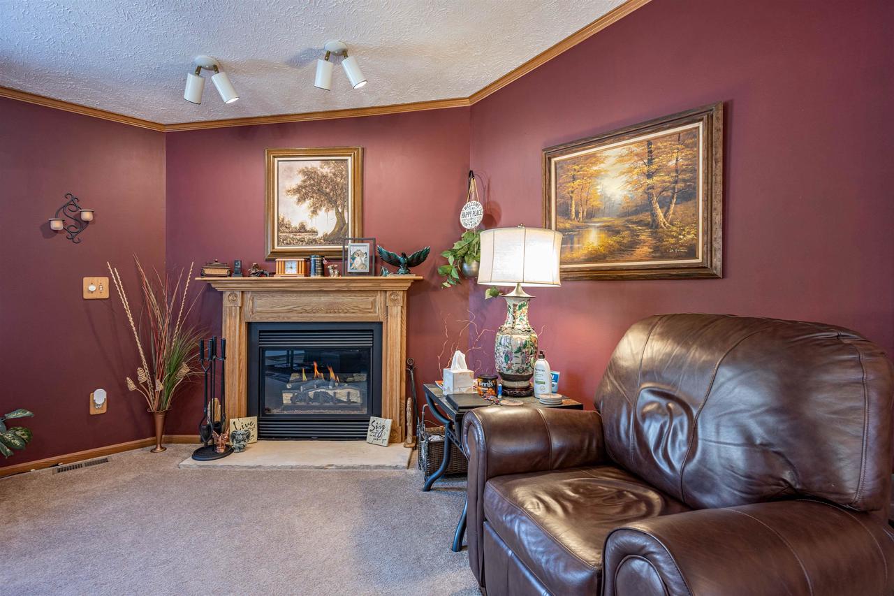 399 Oakbrook Dr — photo 4