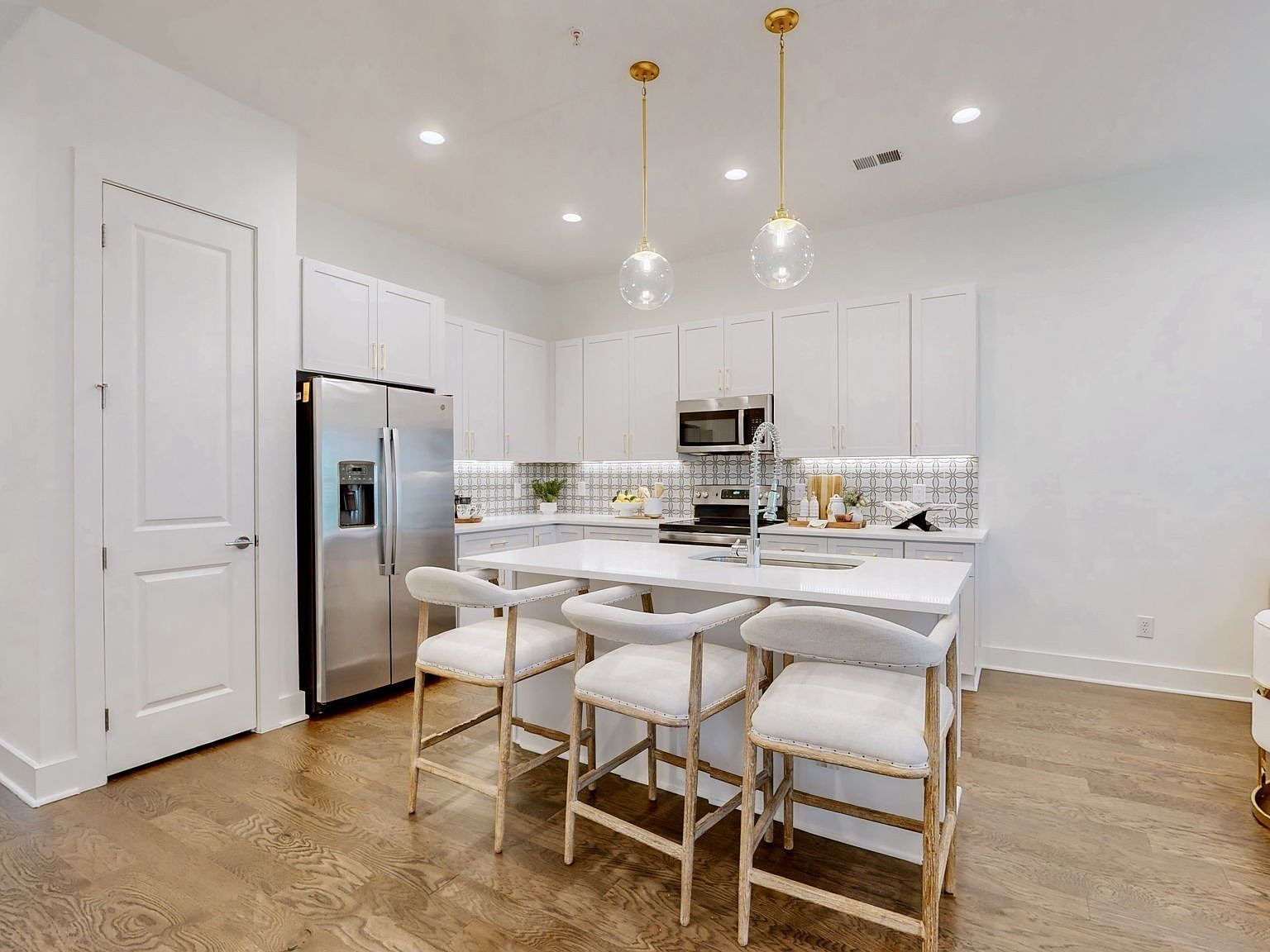 421 Herringbone Ct — photo 4