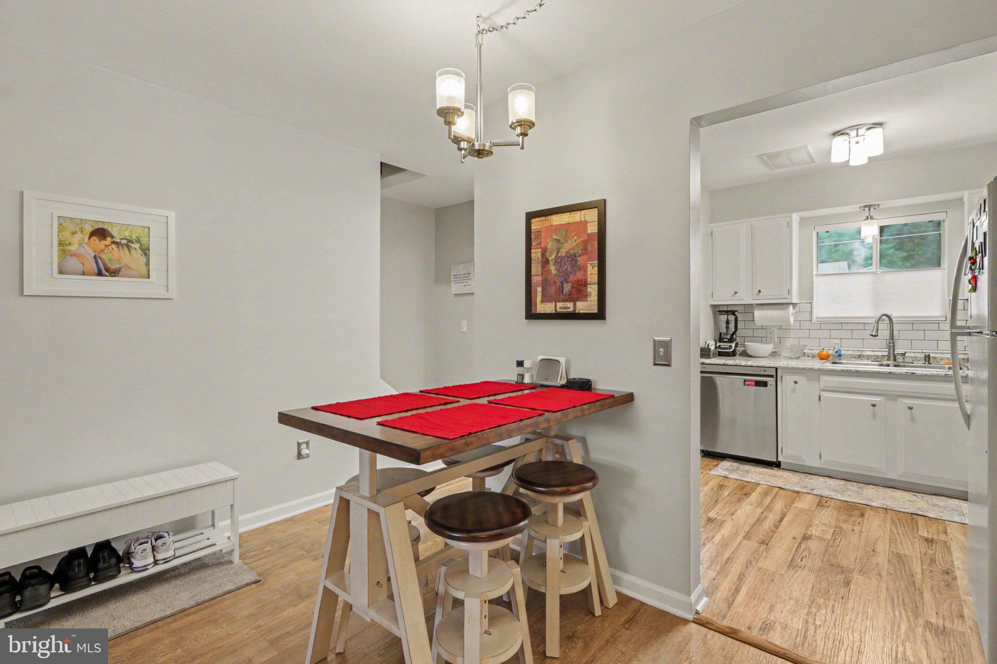 442 Valley St — photo 8