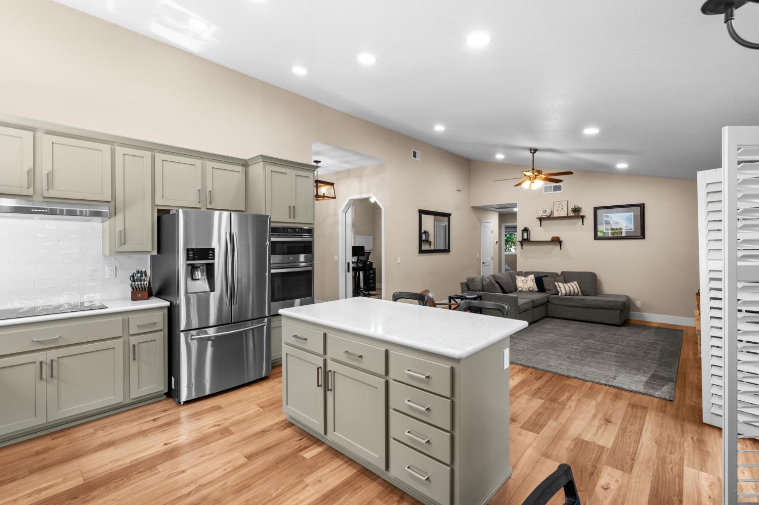 4609 Odessa Ct — exterior