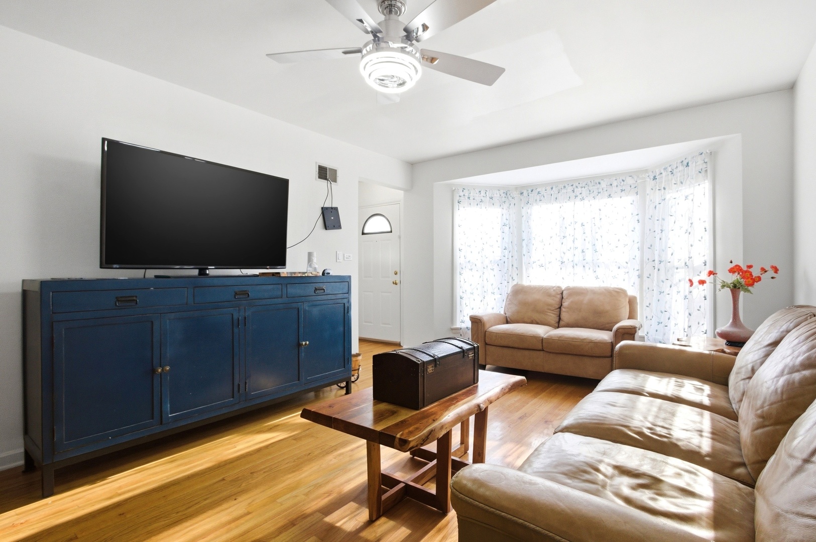 5221 N Marmora Ave — interior