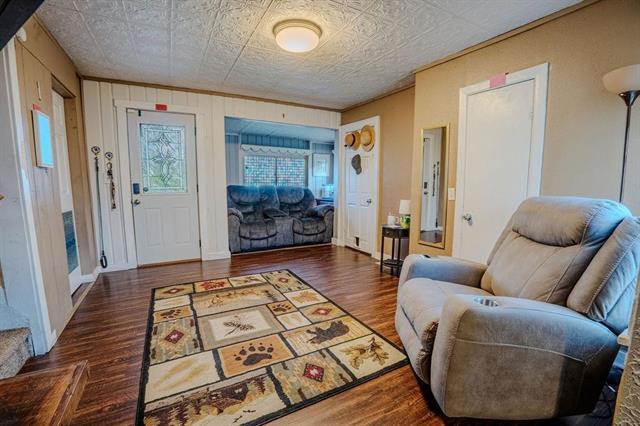 611 9th St — photo 2