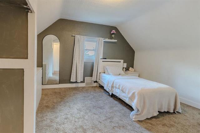 611 9th St — interior