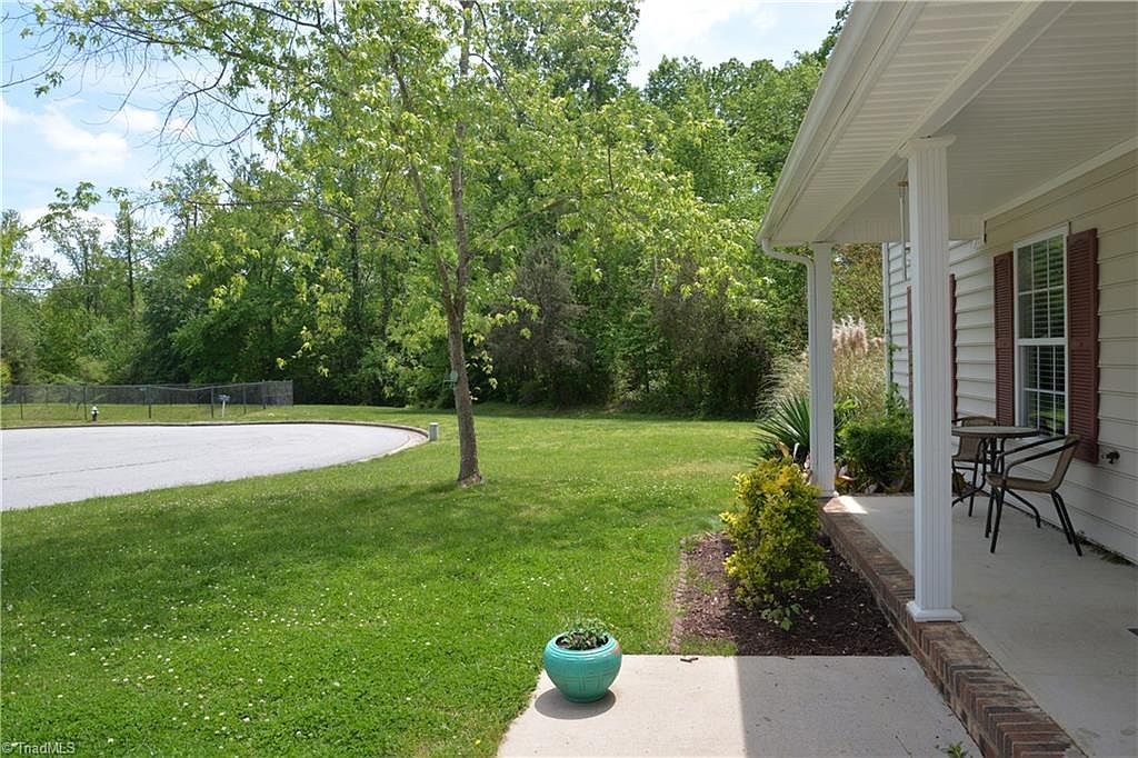 8 Ridgemore Ct — photo 2