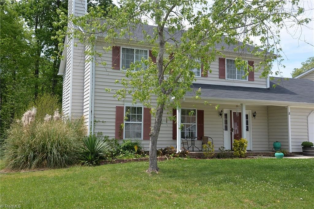 8 Ridgemore Ct — interior