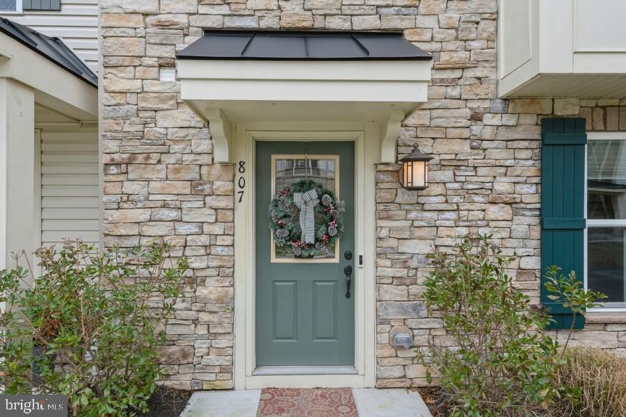 807 Bayside Ct — detail