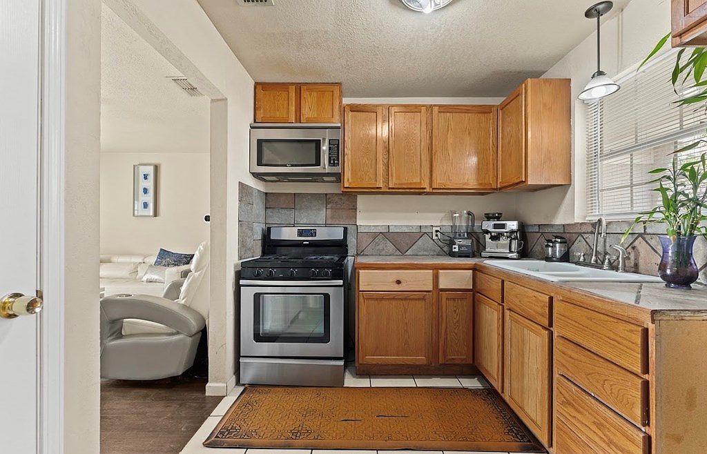 8822 Lamar Ave — photo 3