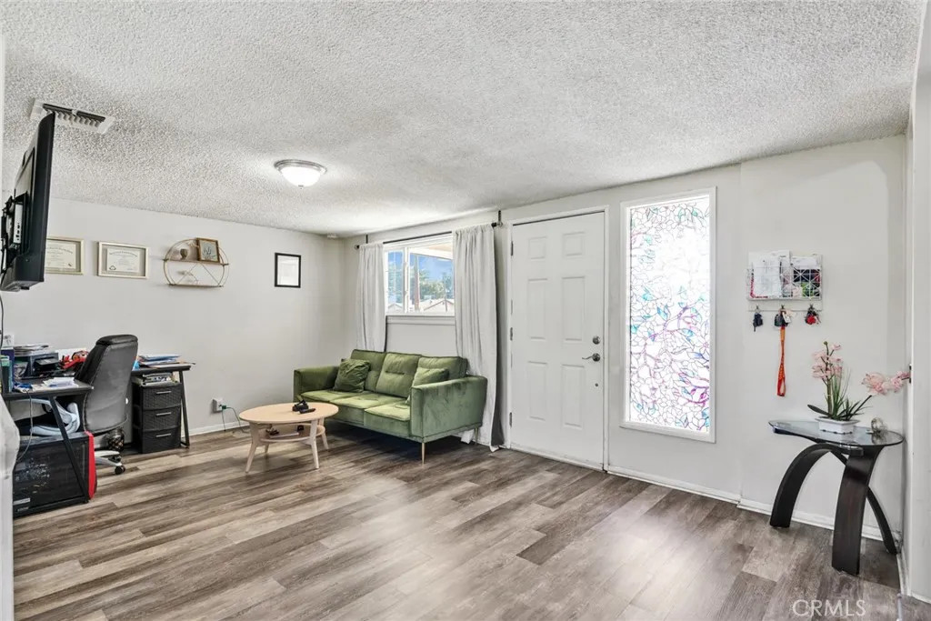 9287 Alder Ave — detail